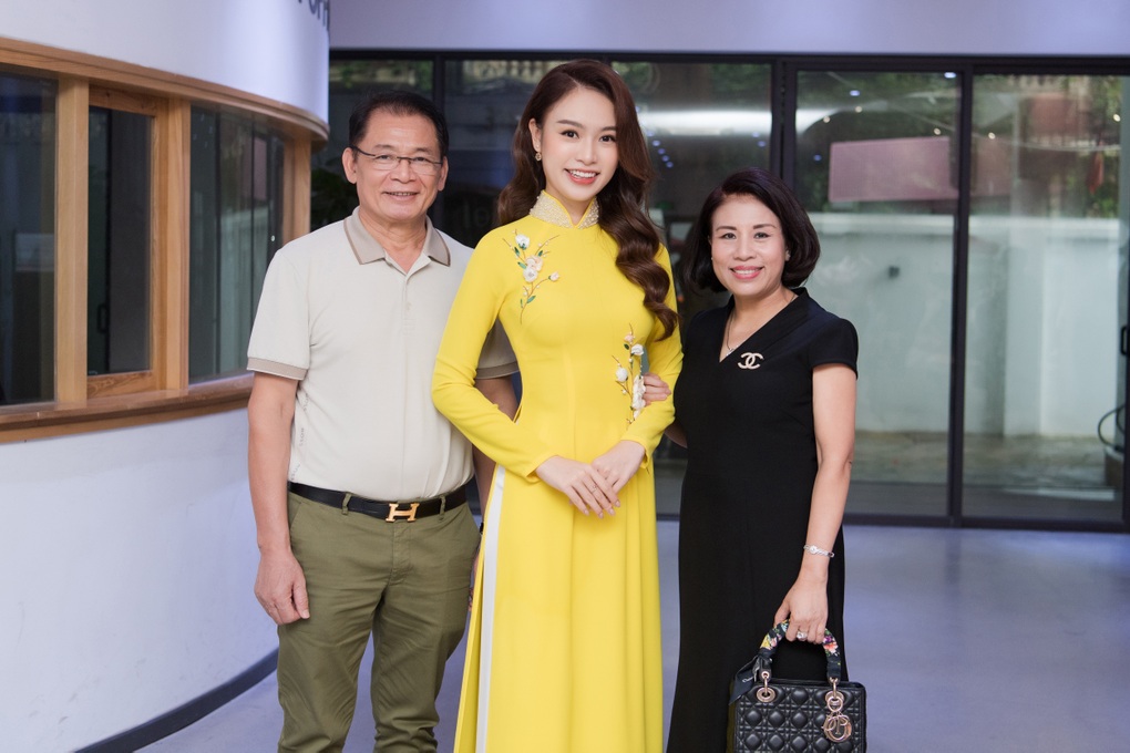 Người đẹp học giỏi Phùng Bảo Ngọc Vân tốt nghiệp Thạc sĩ điểm số cao - 4 Người đẹp học giỏi Phùng Bảo Ngọc Vân tốt nghiệp Thạc sĩ điểm số cao - 4