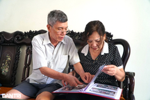 Đôi vợ chồng suốt 25 năm đi tìm con gái mất tích bí ẩn