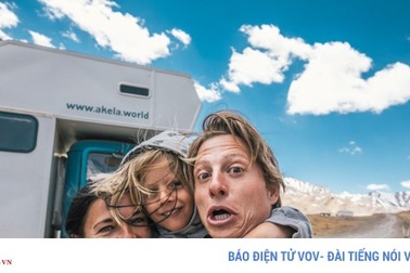 Bán tất cả gia sản, cả nhà cùng nhau du lịch vòng quanh thế giới