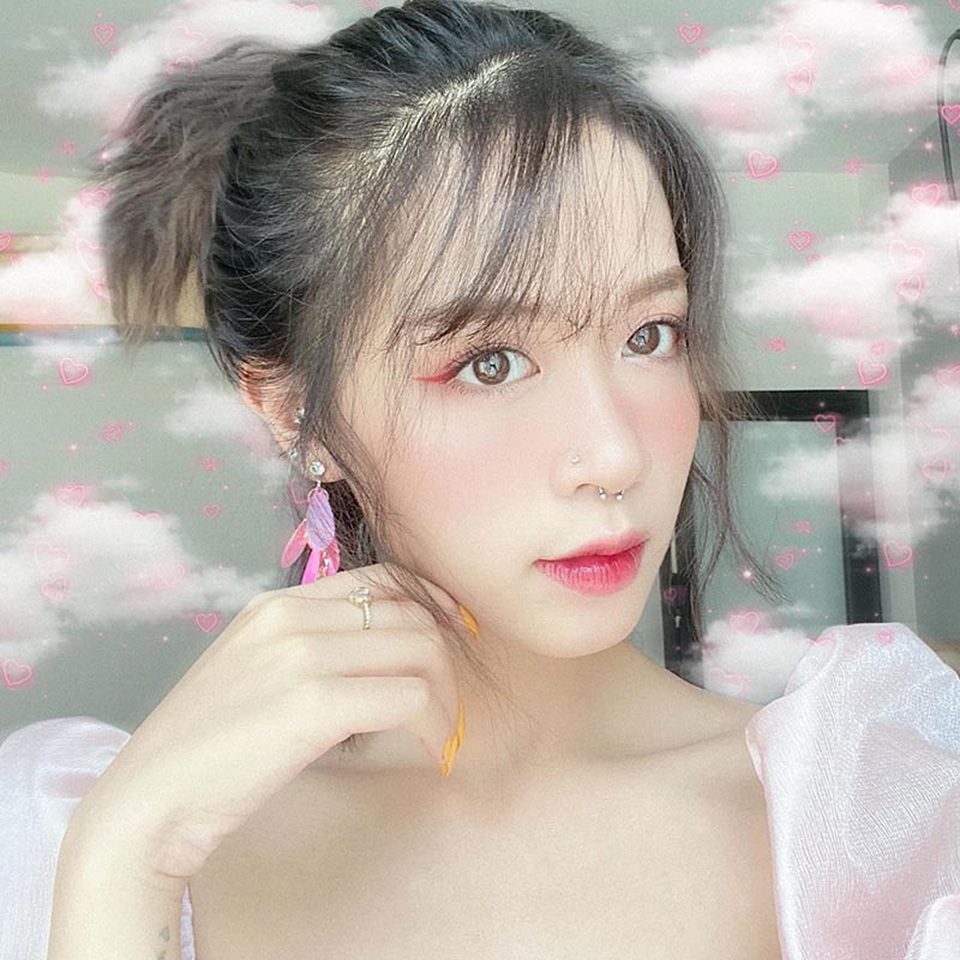 Nữ sinh trường Báo có tài “họa mặt” cực độc đáo - 9 Nữ sinh trường Báo có tài “họa mặt” cực độc đáo - 9