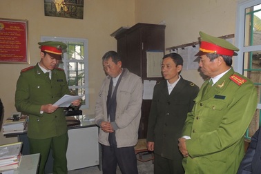 Phạt 5 năm tù với cán bộ xã và chỉ… nhắc nhở lãnh đạo
