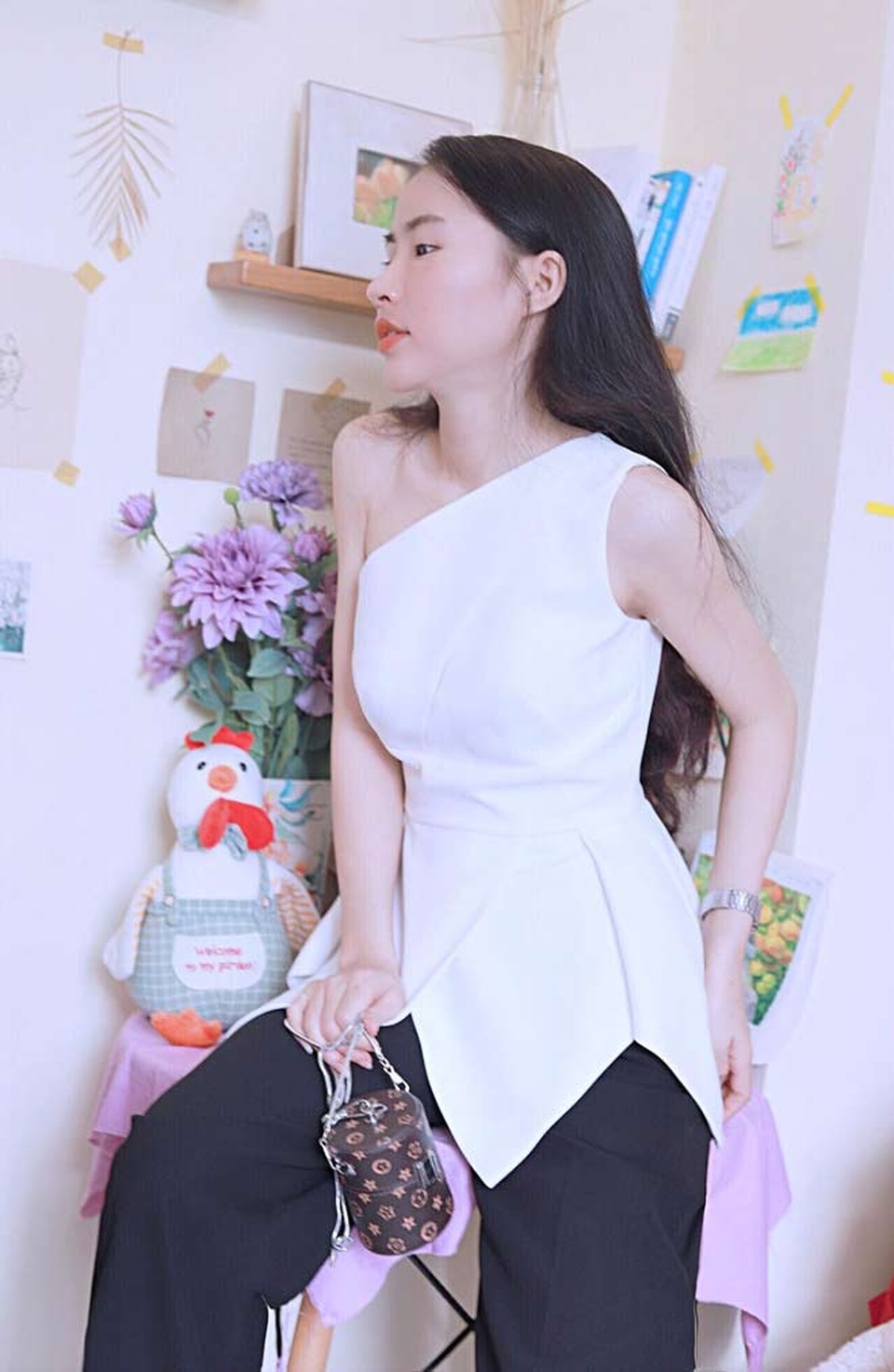 Cô giáo dạy Hóa đẹp như nàng thơ khiến dân mạng ngẩn ngơ - 3 Cô giáo dạy Hóa đẹp như nàng thơ khiến dân mạng ngẩn ngơ - 3