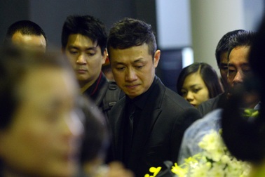 Đông đảo nghệ sĩ đến tiễn đưa người anh cả rock Việt