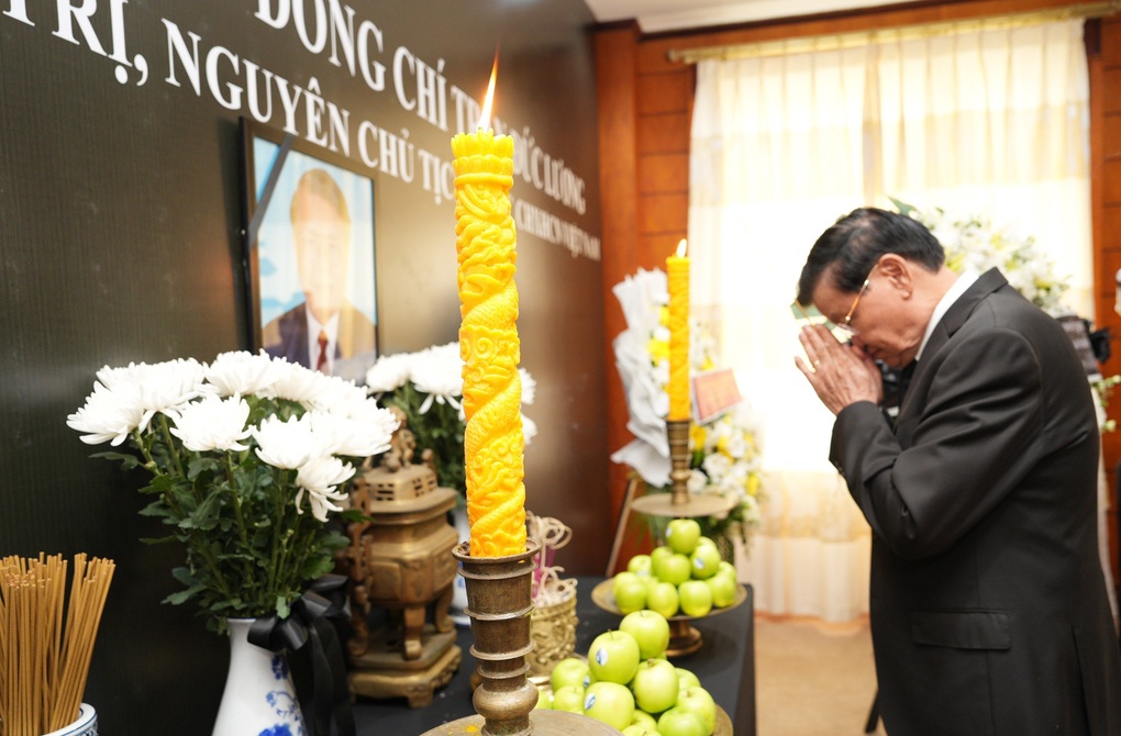 Tổng Bí thư, Chủ tịch nước Lào viếng nguyên Chủ tịch nước Trần Đức Lương - 1 Tổng Bí thư, Chủ tịch nước Lào viếng nguyên Chủ tịch nước Trần Đức Lương