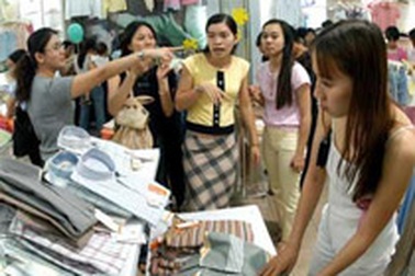 Thị trường Tết đang nóng dần