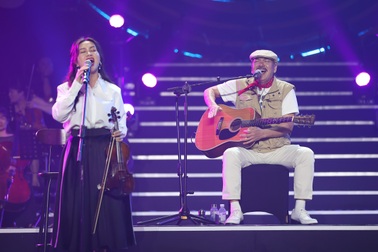 "Vĩ cầm ca" Hiền Lê: "Tôi yêu âm nhạc và con người của nhạc sĩ Trần Tiến"