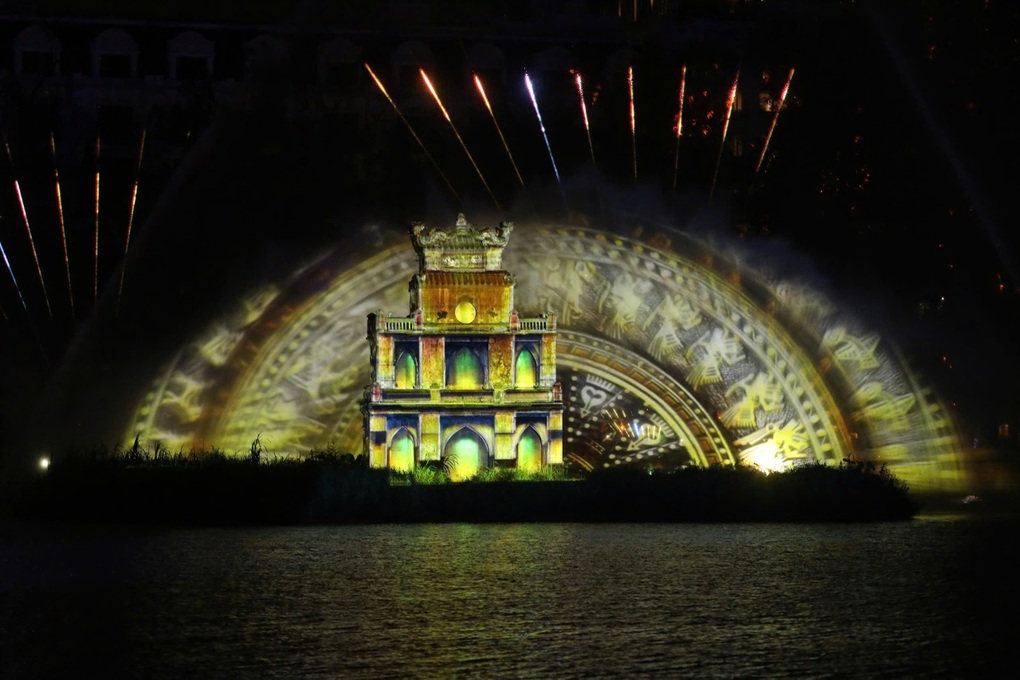 “Hà Nội rạng rỡ” thắp sáng Hồ Gươm bằng nghệ thuật 3D Mapping kỷ niệm Quốc khánh - 1