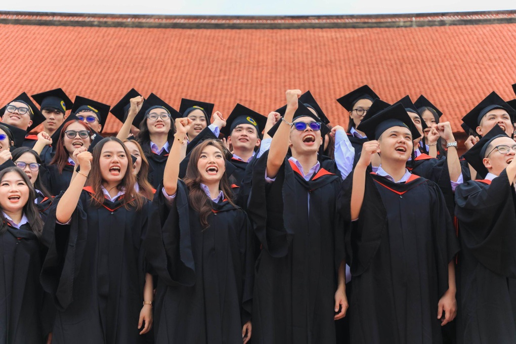 SIU chắp cánh ước mơ tri thức với học bổng Tiếp bước hành trình - 3 SIU chắp cánh ước mơ tri thức với học bổng Tiếp bước hành trình - 3