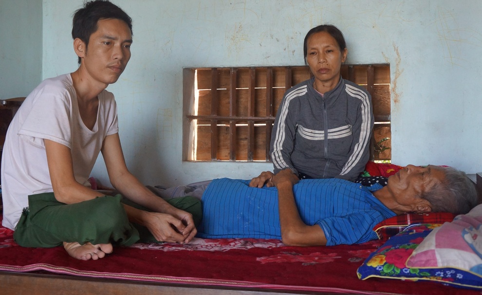 Cha con ung thư, người phụ nữ nghèo bán thóc non để cứu chồng con - 5 Cha con ung thư, người phụ nữ nghèo bán thóc non để cứu chồng con - 5