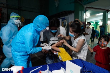 200 bệnh nhân liên quan hội thánh, dịch đang lan vào KCN, tòa nhà văn phòng