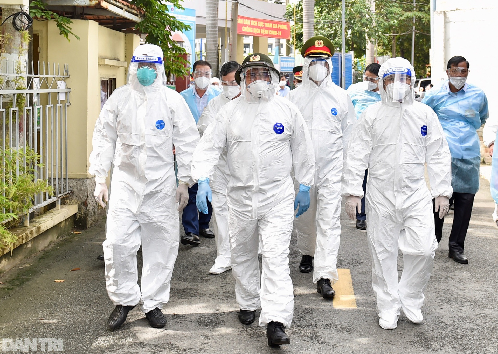 Ngày làm việc khẩn trương của Thủ tướng tại pháo đài chống dịch TPHCM - 4 Ngày làm việc khẩn trương của Thủ tướng tại pháo đài chống dịch TPHCM - 4