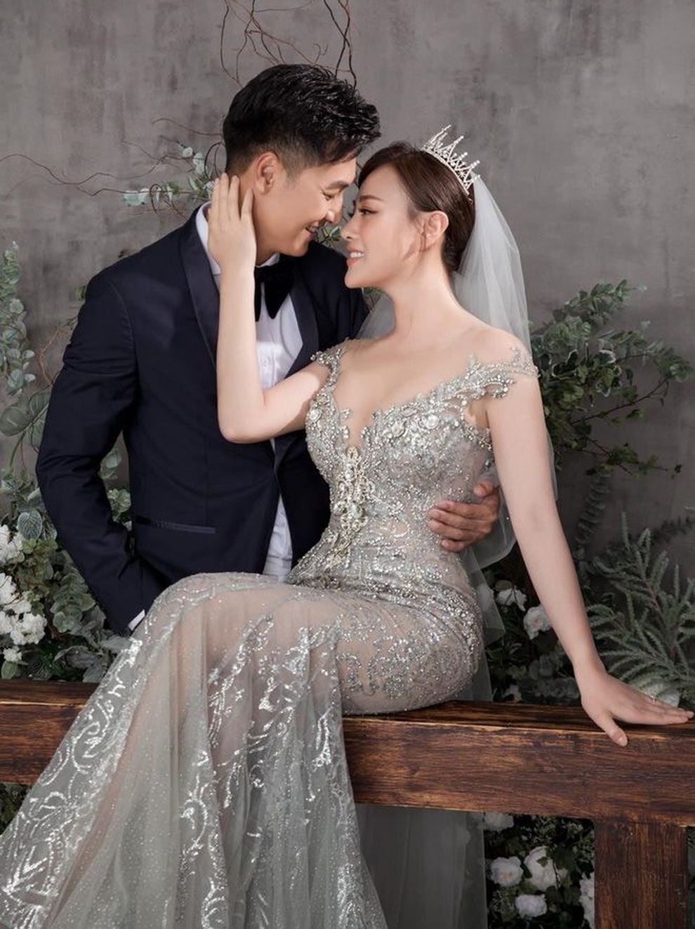 Phương Oanh làm cô dâu quá xinh khiến vợ hụt của Long cũng đòi dự cưới - 3 Phương Oanh làm cô dâu quá xinh khiến vợ hụt của Long cũng đòi dự cưới - 3