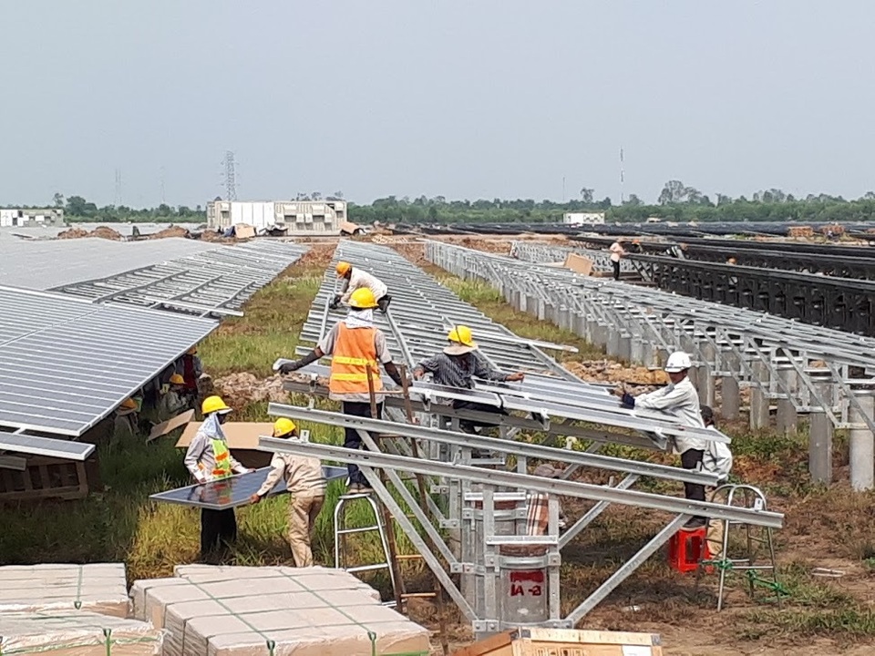 Tấm pin phơi bò một nắng: Kiểm soát chặt biến rác hại thành tiền - 2 Tấm pin phơi bò một nắng: Kiểm soát chặt biến rác hại thành tiền - 2