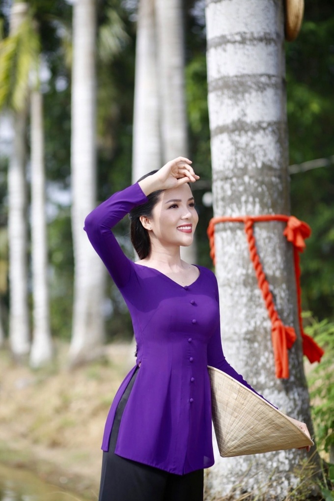 Hoa khôi Huỳnh Thúy Vi dịu dàng làm “đại sứ Lễ Hội bánh dân gian Nam Bộ” - 13 Hoa khôi Huỳnh Thúy Vi dịu dàng làm “đại sứ Lễ Hội bánh dân gian Nam Bộ” - 13