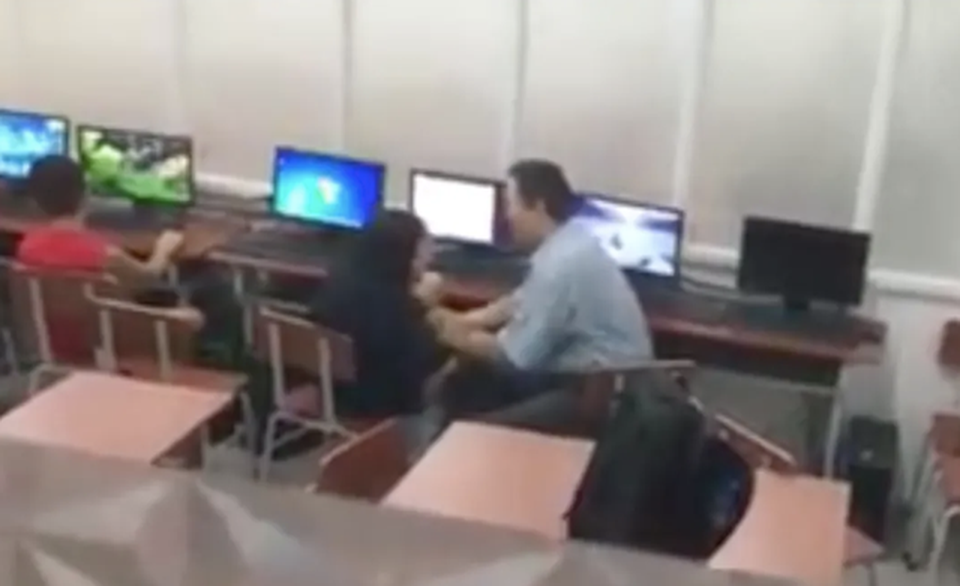 Vụ thầy giáo Tin học “sàm sỡ” nữ sinh lớp 7: Nhức nhối quấy rối tình dục học đường - 1 Vụ thầy giáo Tin học “sàm sỡ” nữ sinh lớp 7: Nhức nhối quấy rối tình dục học đường - 1
