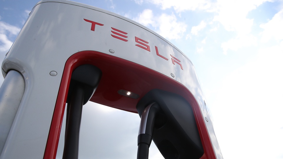 Tesla thực sự là vua kinh doanh, bán cái gì cũng chạy - 1 Tesla thực sự là vua kinh doanh, bán cái gì cũng chạy - 1