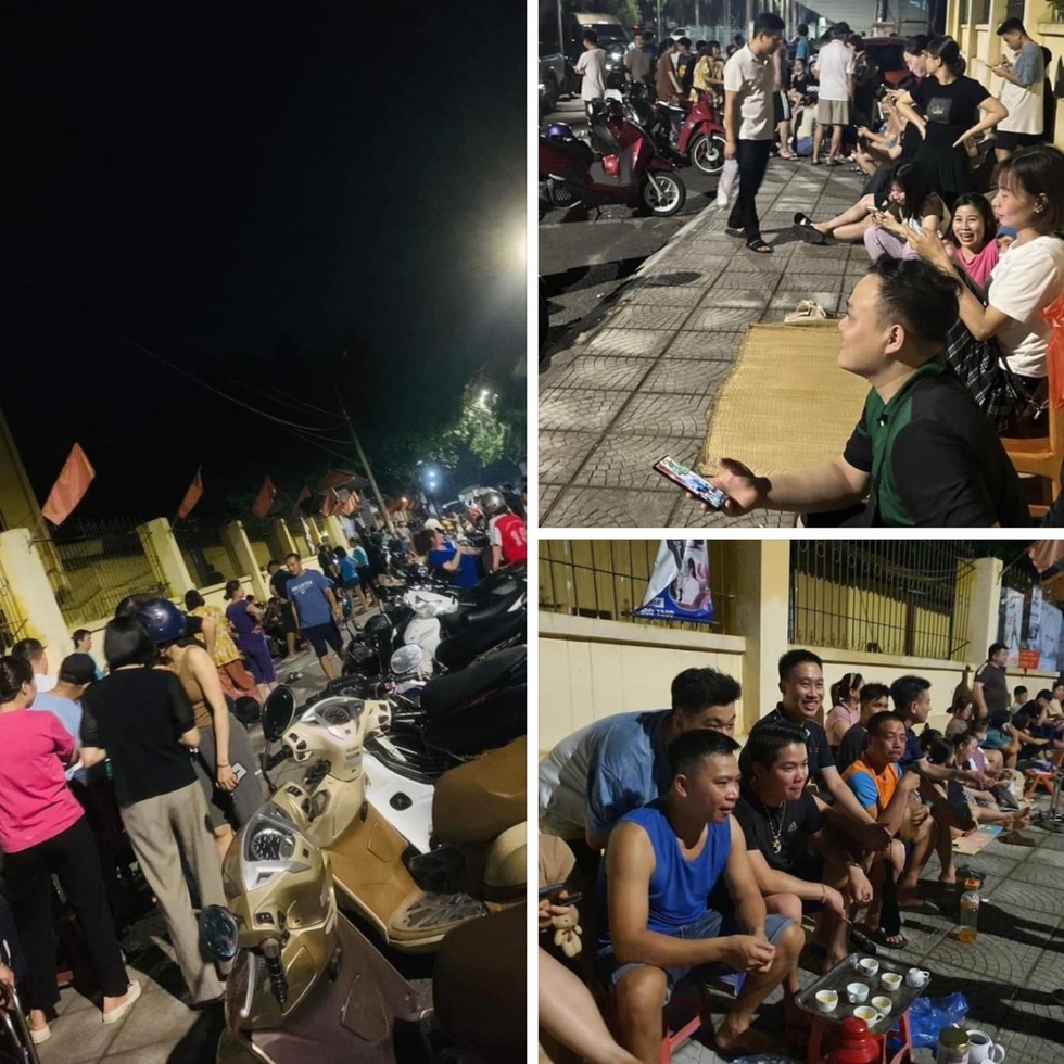 Xếp hàng mua hồ sơ cho con vào lớp 1 - 1