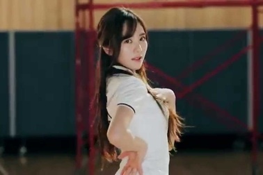 Kwon Mina khi còn hoạt động trong nhóm AOA