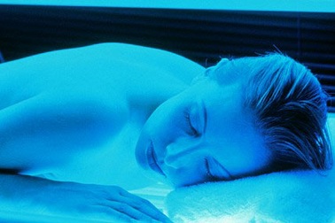 Giường tắm nắng “độc hại” ngang thuốc lá