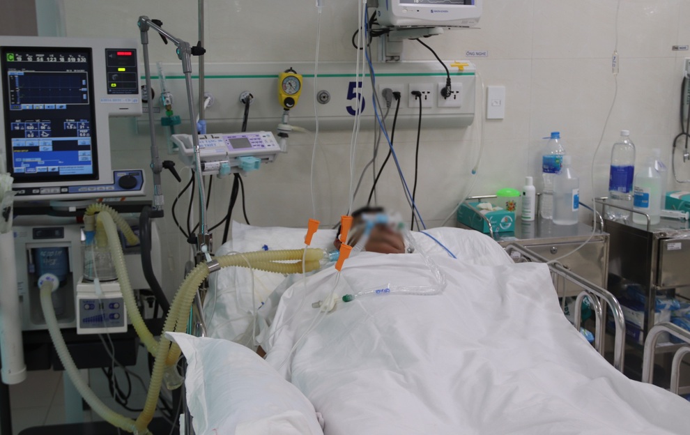 Vừa bình thường mới ở TPHCM, nhiều người đã ngộ độc rượu methanol nặng - 1 Vừa bình thường mới ở TPHCM, nhiều người đã ngộ độc rượu methanol nặng - 1