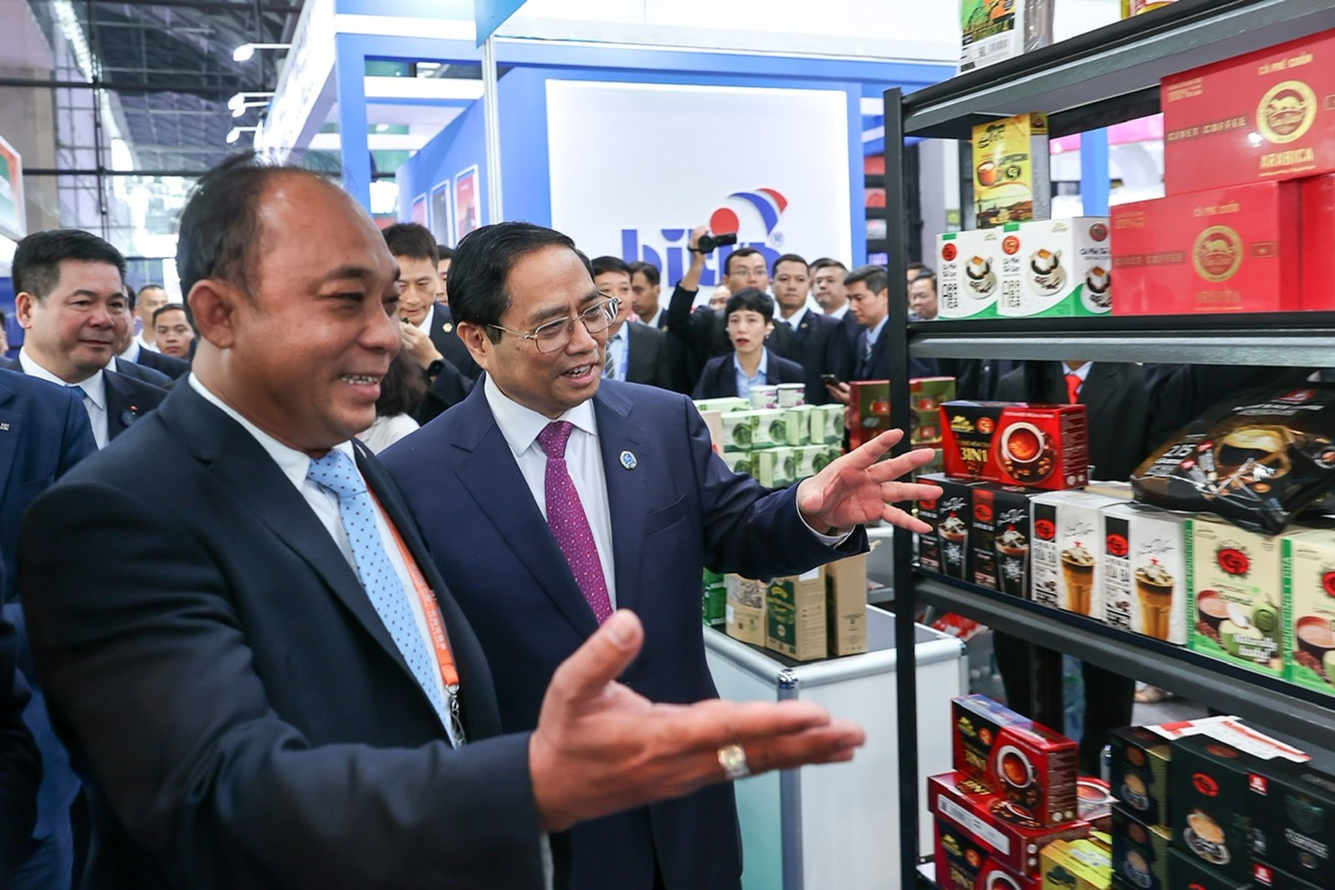 Doanh nghiệp Việt - Trung tha thiết mời Thủ tướng ghé thăm gian hàng - 5 Doanh nghiệp Việt - Trung tha thiết mời Thủ tướng ghé thăm gian hàng - 5
