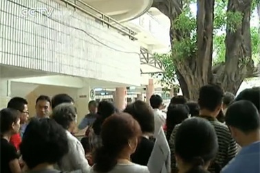 Trung Quốc: Thức thâu đêm xếp hàng nộp đơn xin học mẫu giáo