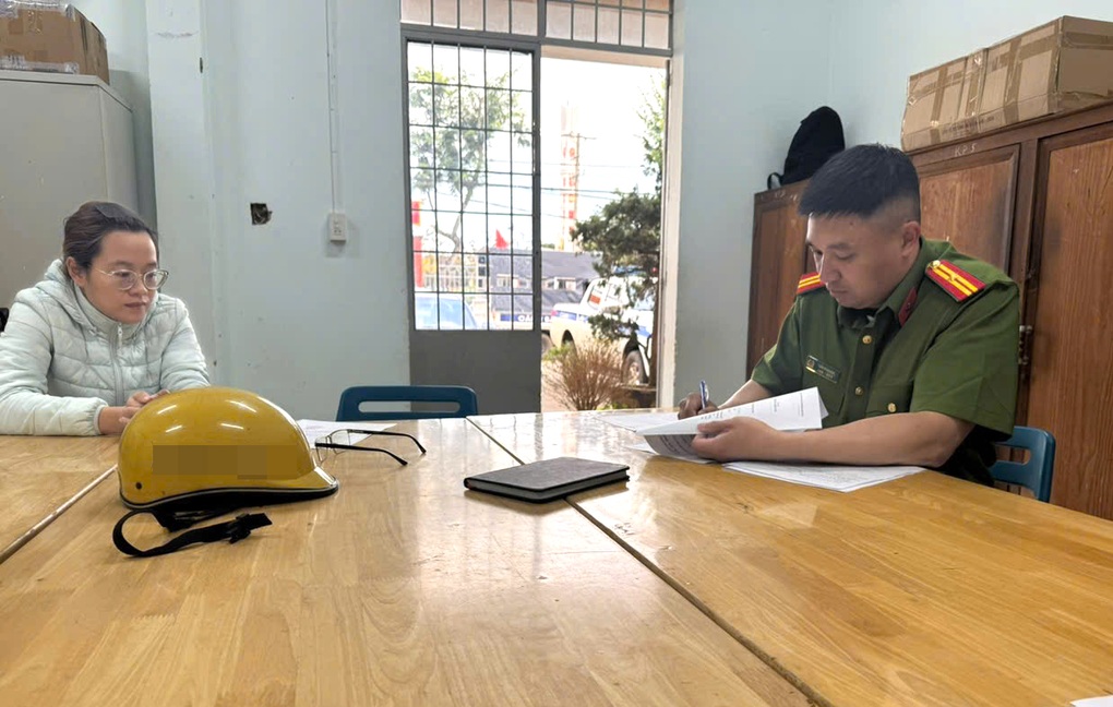Hứa chạy việc cho giáo viên để chiếm đoạt gần 1 tỷ đồng - 1 Hứa chạy việc cho giáo viên để chiếm đoạt gần 1 tỷ đồng - 1