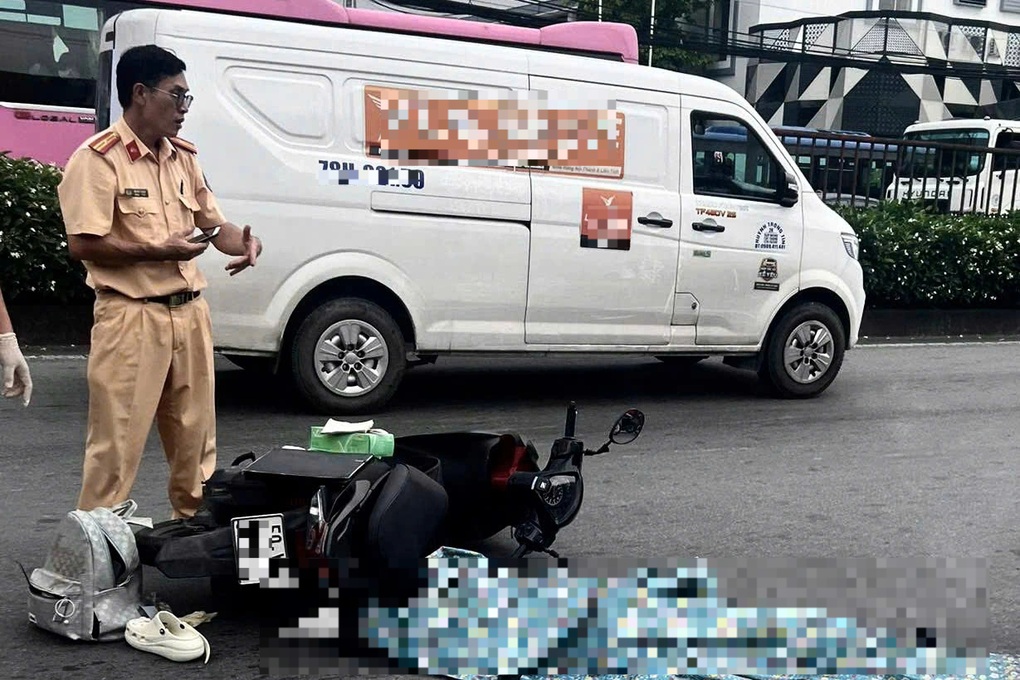Nữ sinh tử vong sau va chạm với xe buýt ở TPHCM - 1 Nữ sinh tử vong sau va chạm với xe buýt ở TPHCM - 1