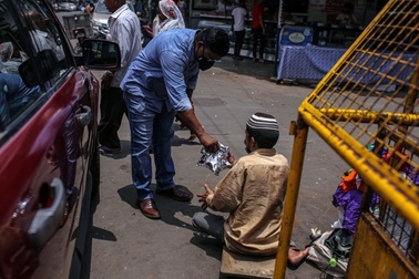 Điều chưa từng thấy tại Ấn Độ: Tầng lớp trung lưu cũng "đói ăn"