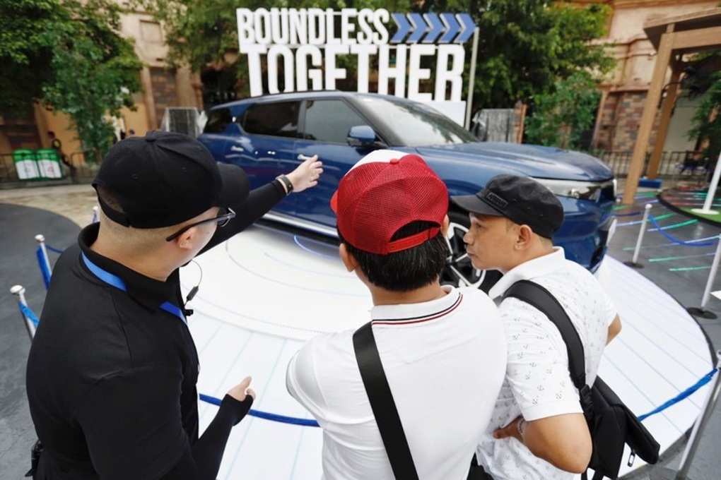 Du khách tận hưởng VinWonders Nha Trang trước giờ diễn ra đại nhạc hội 8Wonder - 3