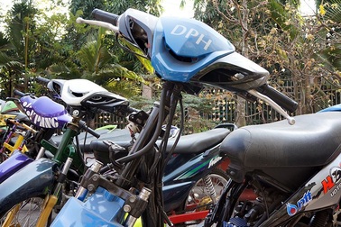 Đột kích đoàn “bão đêm”, tạm giữ 6 “quái xế”