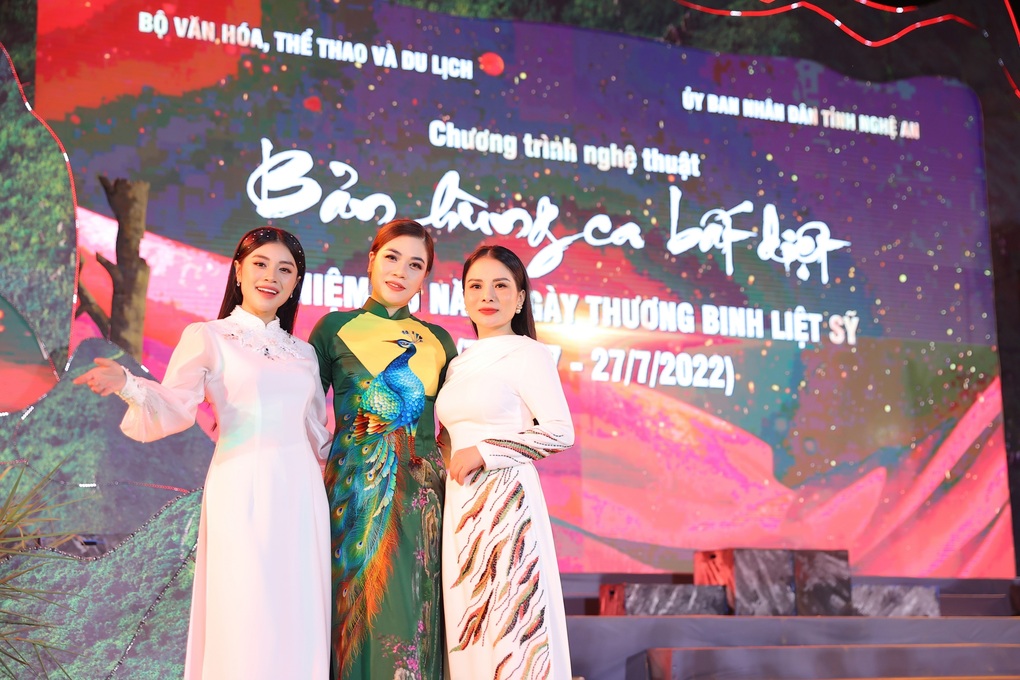 Sao Mai Thu Hằng hát tưởng nhớ, tri ân các anh hùng, liệt sĩ - 6 Sao Mai Thu Hằng hát tưởng nhớ, tri ân các anh hùng, liệt sĩ - 6
