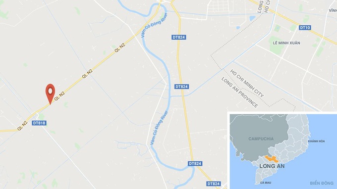 Long An: Ô tô lật đè chết 2 người đi xe máy, 11 công nhân nhập viện - Ảnh 2. Long An: Ô tô lật đè chết 2 người đi xe máy, 11 công nhân nhập viện - Ảnh 2.