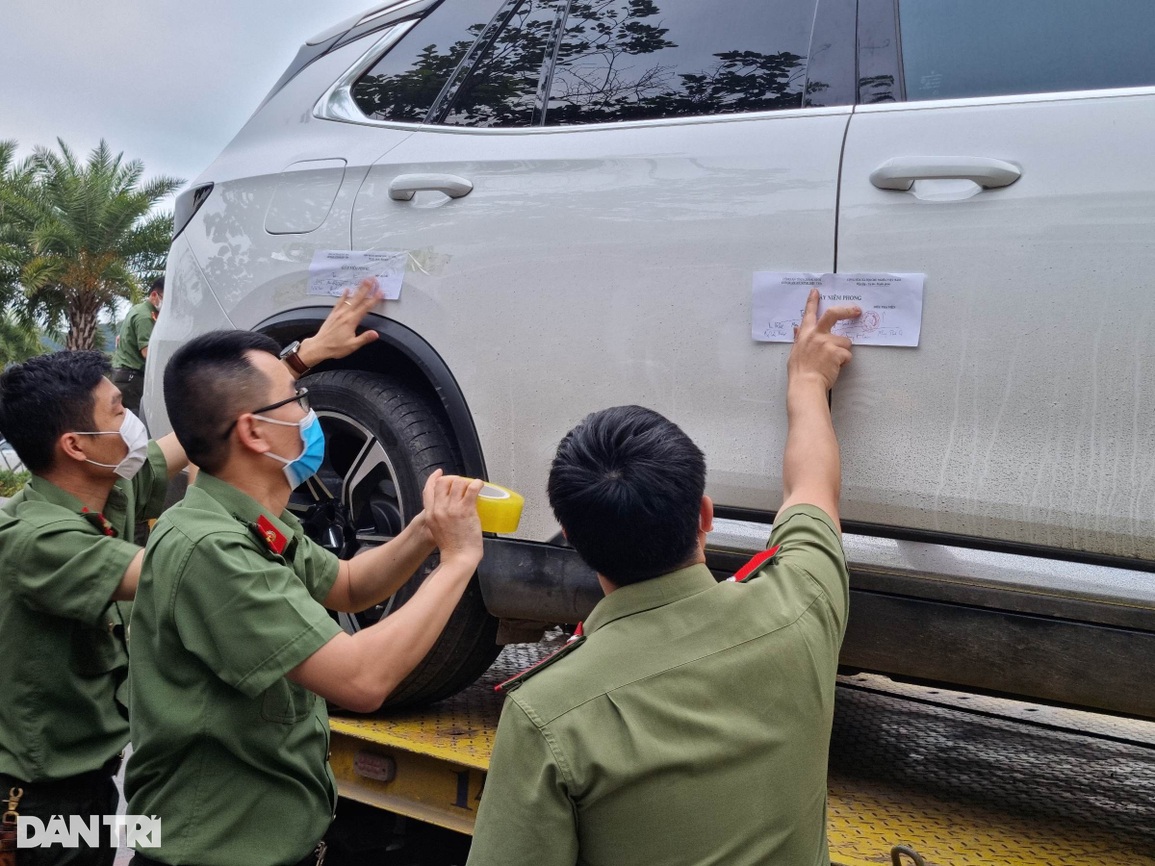 Vì sao 4 xe sang bị tạm giữ trong vụ bắt nguyên Chủ tịch TP Hạ Long? - 3 Vì sao 4 xe sang bị tạm giữ trong vụ bắt nguyên Chủ tịch TP Hạ Long? - 3
