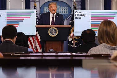 Mỹ có 4 triệu ca mắc Covid-19, ông Trump khuyên người dân đeo khẩu trang