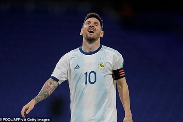 Messi tố cáo trọng tài hai lần tước oan bàn thắng của Argentina