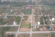 Đất nền ế ẩm tại nhiều địa phương từng sốt hầm hập