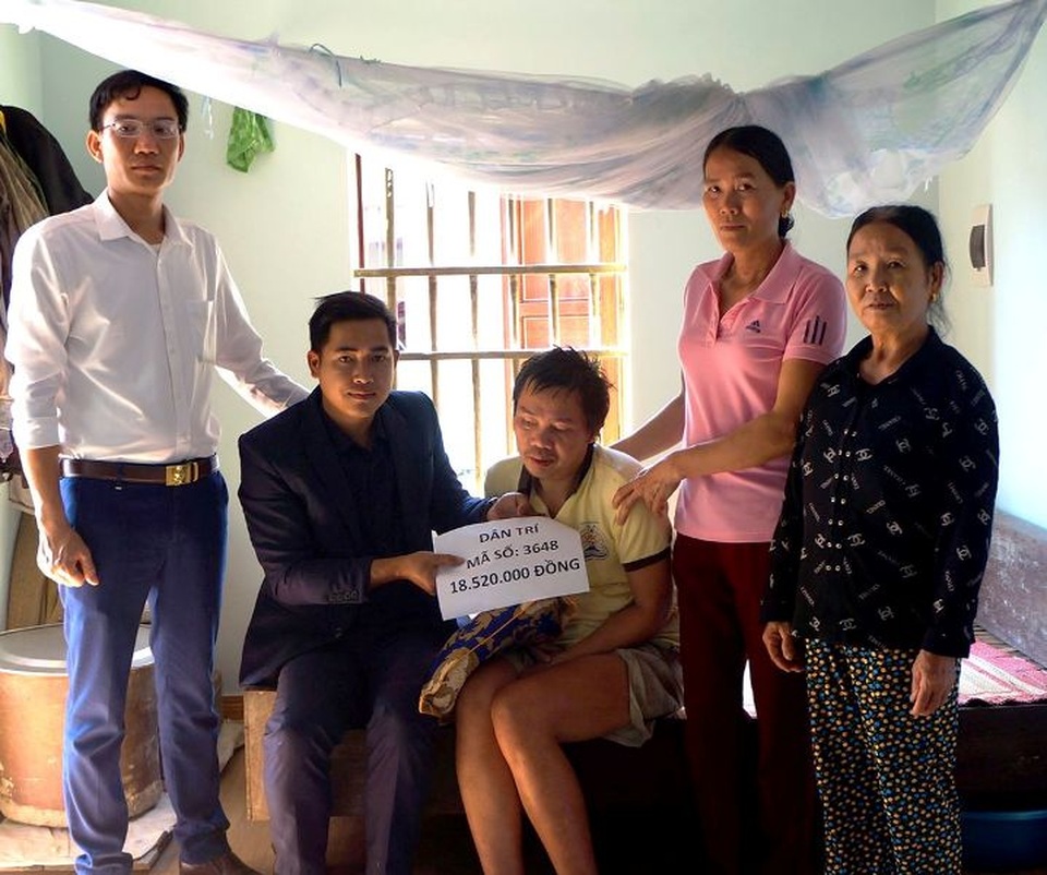 Bạn đọc giúp đỡ chàng thanh niên tâm thần hơn 53 triệu đồng - 1 Bạn đọc giúp đỡ chàng thanh niên tâm thần hơn 53 triệu đồng - 1