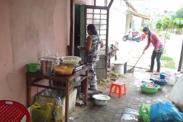 Đà Nẵng: Cơm “bụi” quá trời... bụi