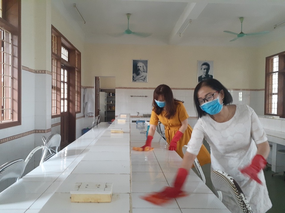 Quảng Trị: Học sinh được đo thân nhiệt, rửa tay sát khuẩn trước khi vào lớp - 6 Quảng Trị: Học sinh được đo thân nhiệt, rửa tay sát khuẩn trước khi vào lớp - 6