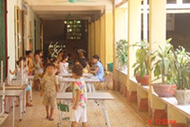 Thu của trẻ hàng chục triệu đồng trái quy định