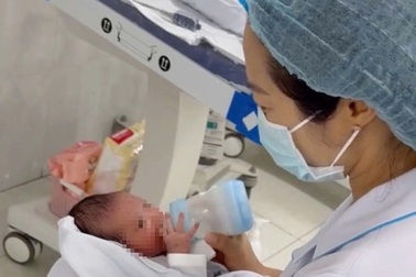 Nhiều người muốn nhận nuôi bé gái sống sót kỳ diệu sau khi bị vùi dưới đất