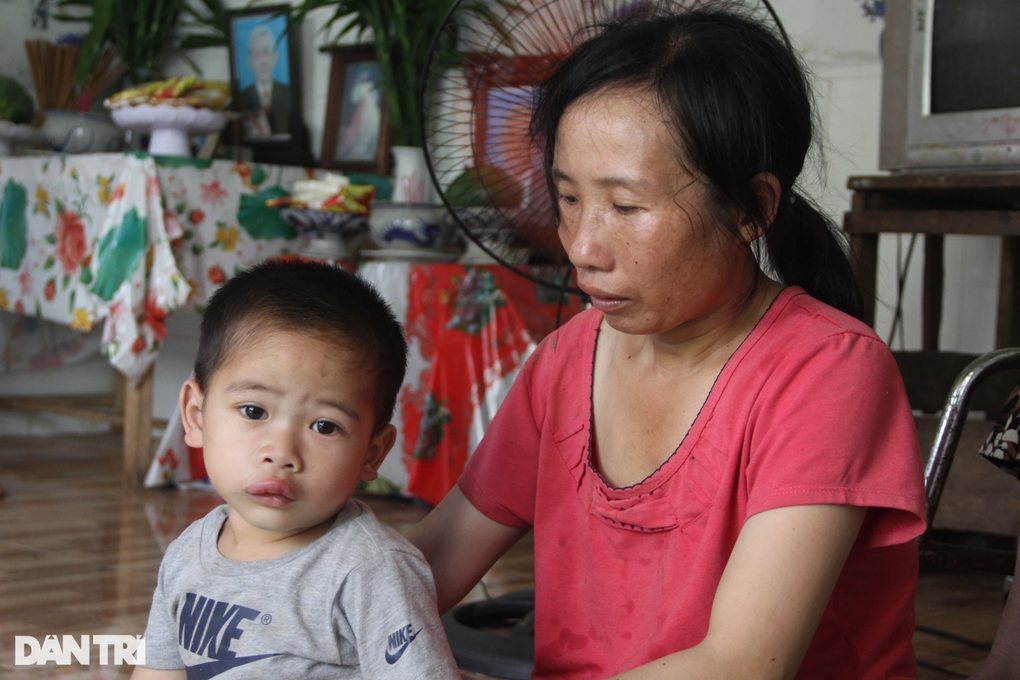 Người phụ nữ chưa đầy 40 cân gồng gánh nuôi cả nhà 8 người - 2 Người phụ nữ chưa đầy 40 cân gồng gánh nuôi cả nhà 8 người - 2