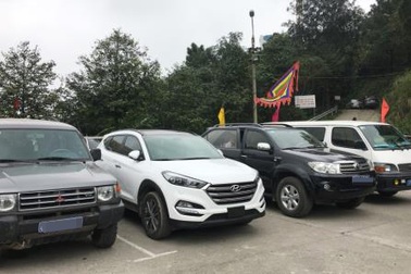 Yêu cầu Bộ Văn hóa báo cáo về tình trạng sử dụng xe công đi lễ hội