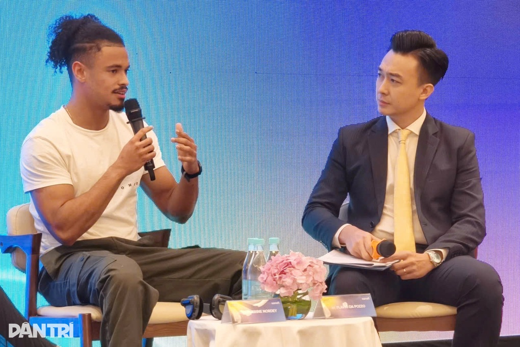 Cầu thủ bóng đá phải cắt chân vì căn bệnh hiểm dễ gây tử vong trong 24 giờ - 1 Cầu thủ bóng đá phải cắt chân vì căn bệnh hiểm dễ gây tử vong trong 24 giờ - 1