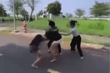 Công an vào cuộc vụ nữ sinh lớp 7 bị đánh hội đồng giữa đường ở Long An