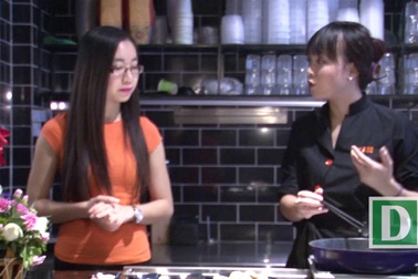 Bếp Ngon: Quán quân Masterchef 2014 tiết lộ bí quyết làm món bún xào hải sản thập cẩm