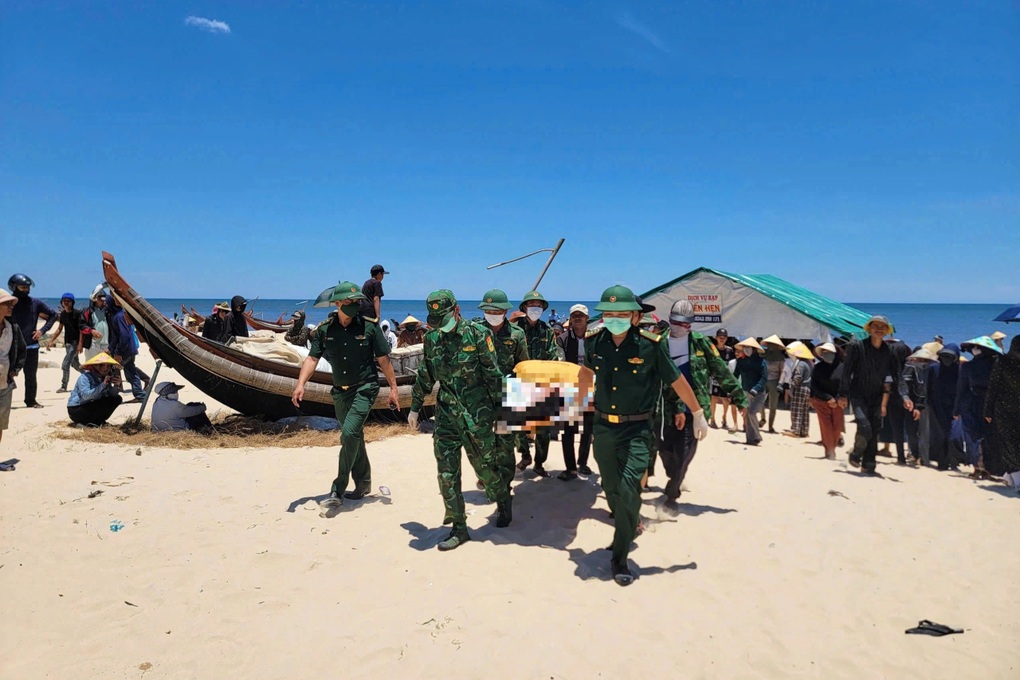 Vụ thuyền không người trôi dạt trên biển: Phát hiện thi thể ngư dân - 1 Vụ thuyền không người trôi dạt trên biển: Phát hiện thi thể ngư dân - 1