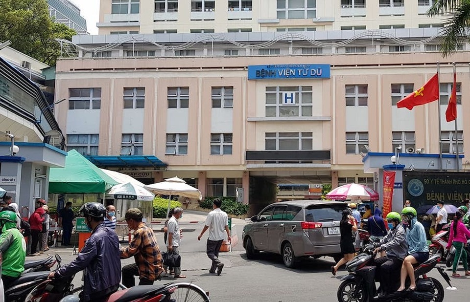 Hai người nhập cảnh trái phép, Bệnh viện Từ Dũ xét nghiệm 40 nhân viên y tế - 1 Hai người nhập cảnh trái phép, Bệnh viện Từ Dũ xét nghiệm 40 nhân viên y tế - 1