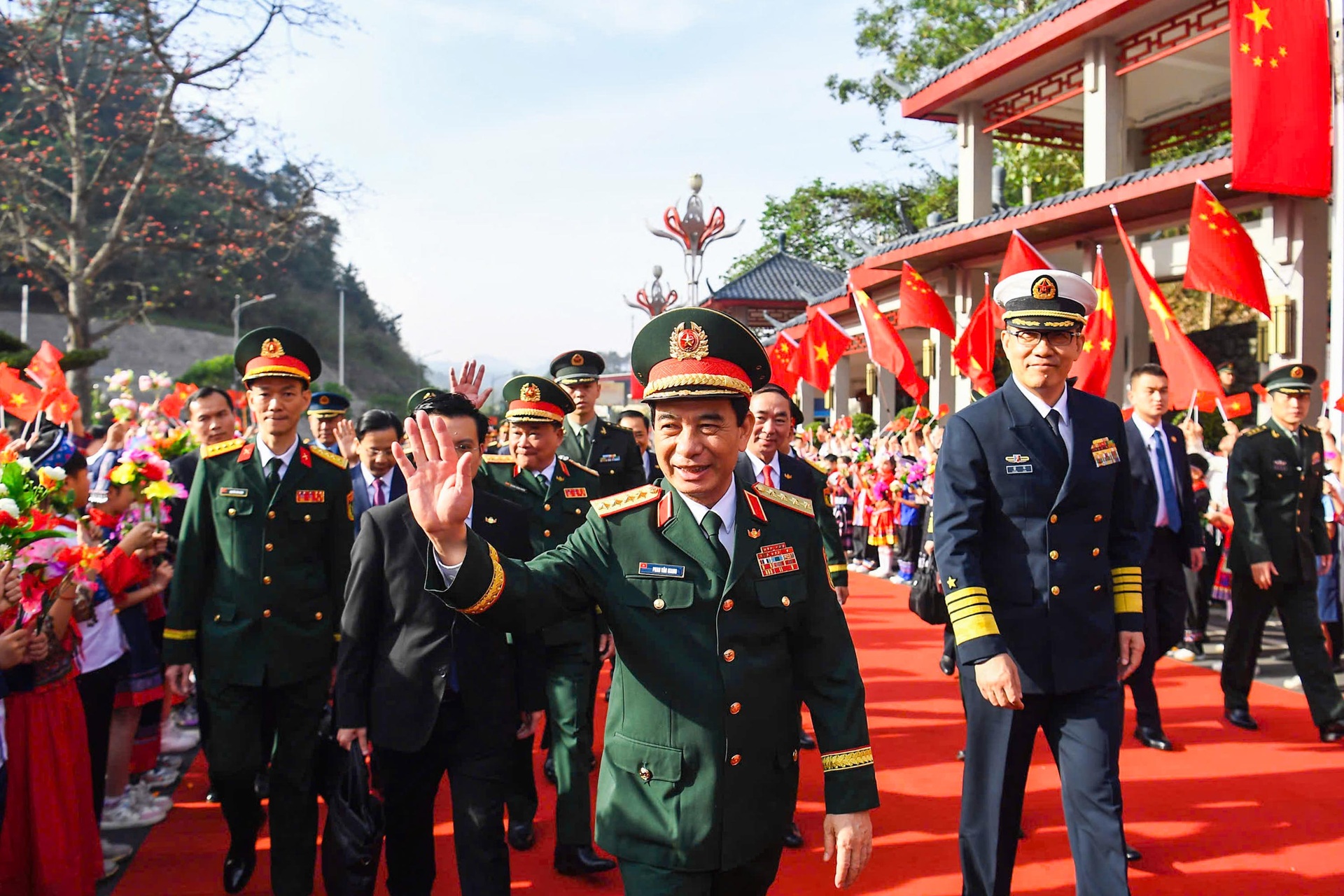 Đại tướng Phan Văn Giang tô son cột mốc biên giới Việt Nam - Trung Quốc - 10 Đại tướng Phan Văn Giang tô son cột mốc biên giới Việt Nam - Trung Quốc - 10